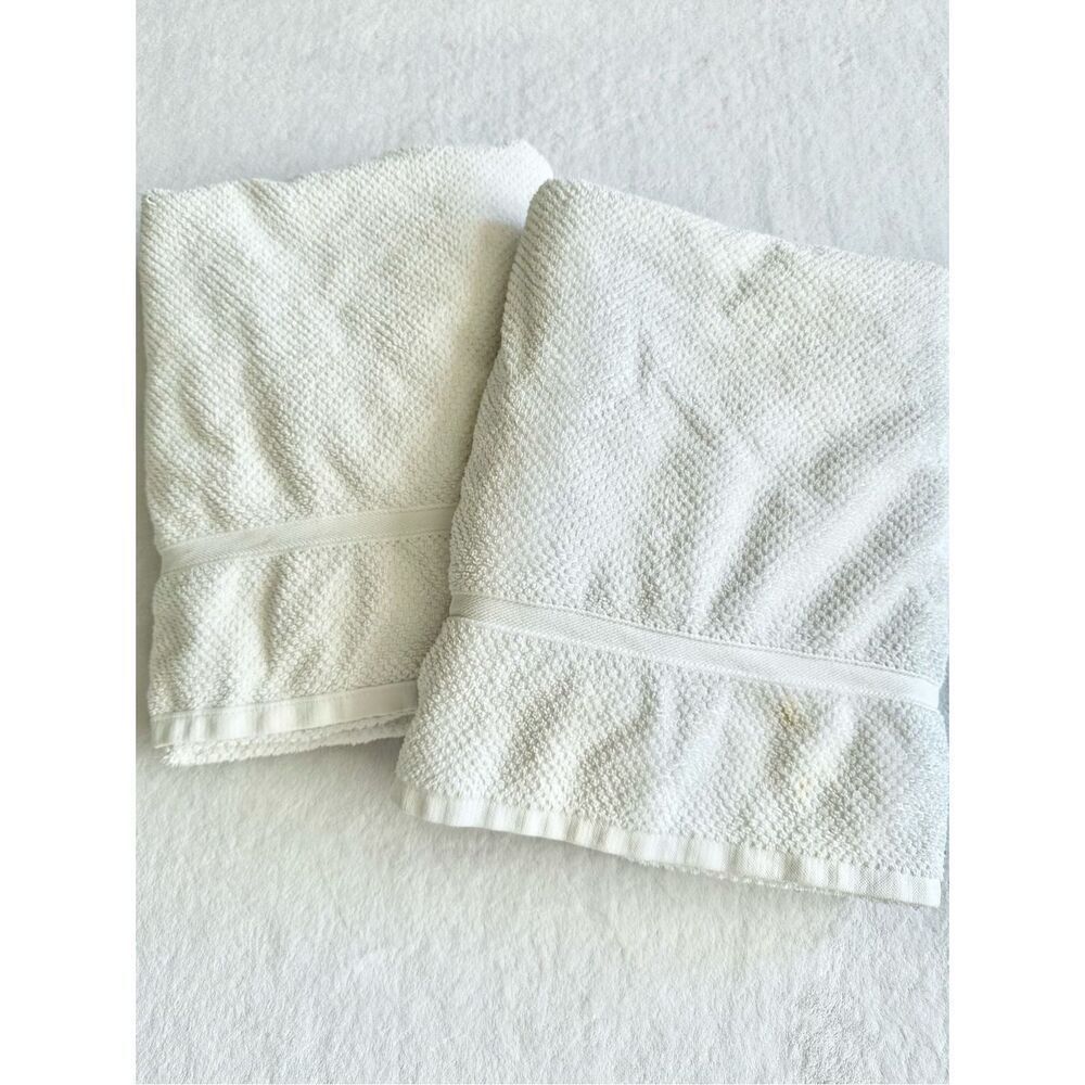 Set of two threshold white bath towels - target - used￼